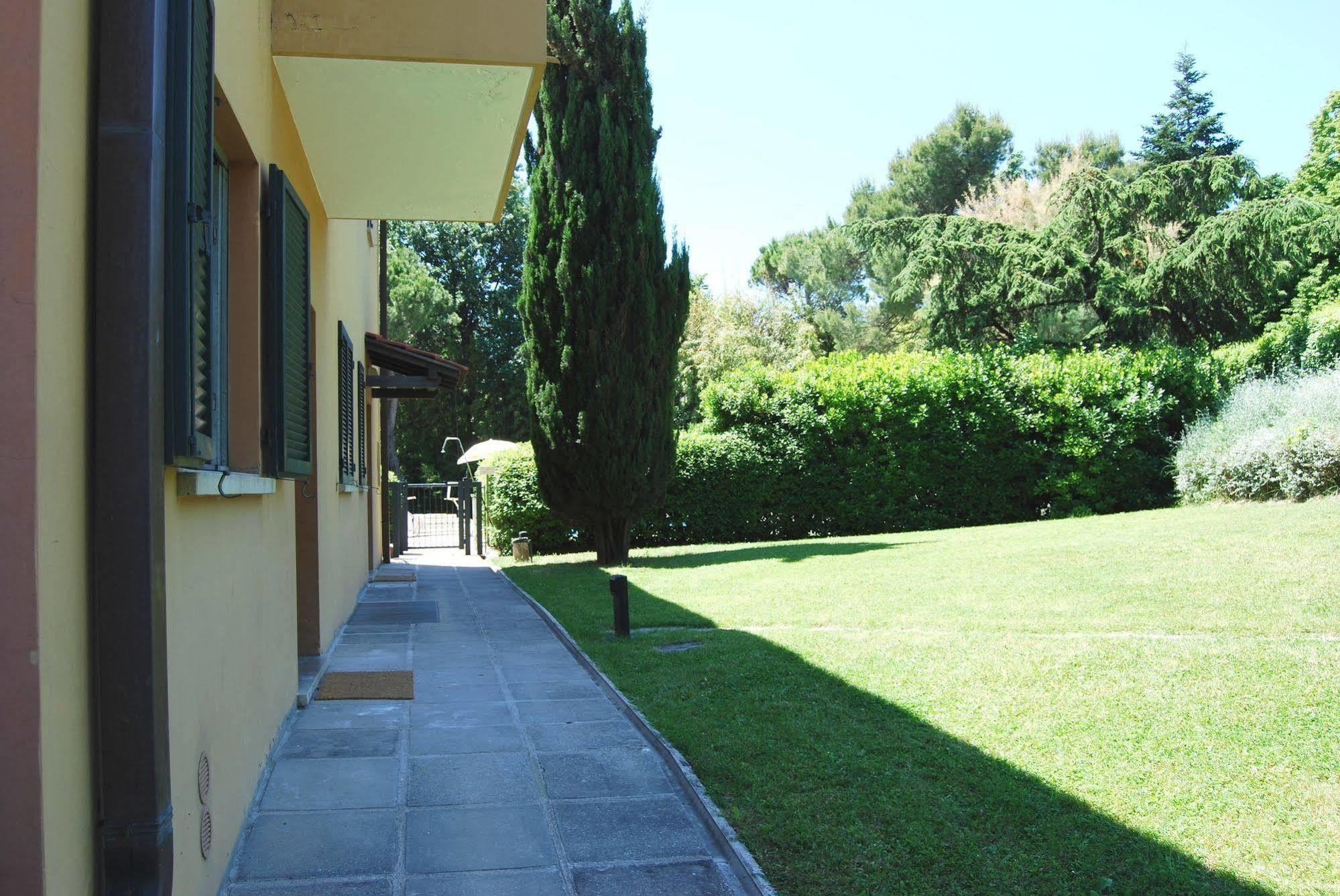 Residenze Al Colle Dei Pini Aparthotel Riccione Exterior photo